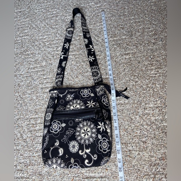 Thirty -One Onyx Medallion Black Crossover Bag - Picture 2 of 11